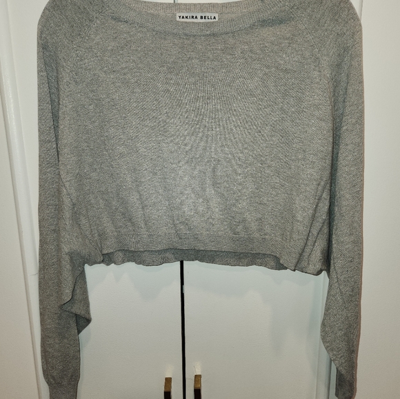 Yakira Bella, fine knit, cropped, bat wing gray sweater, subtle metallic shimmer - Picture 3 of 5